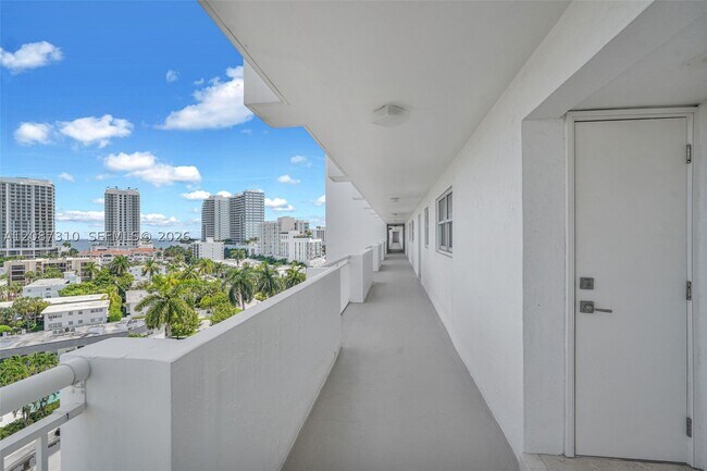 Building Photo - 511 Bayshore Dr