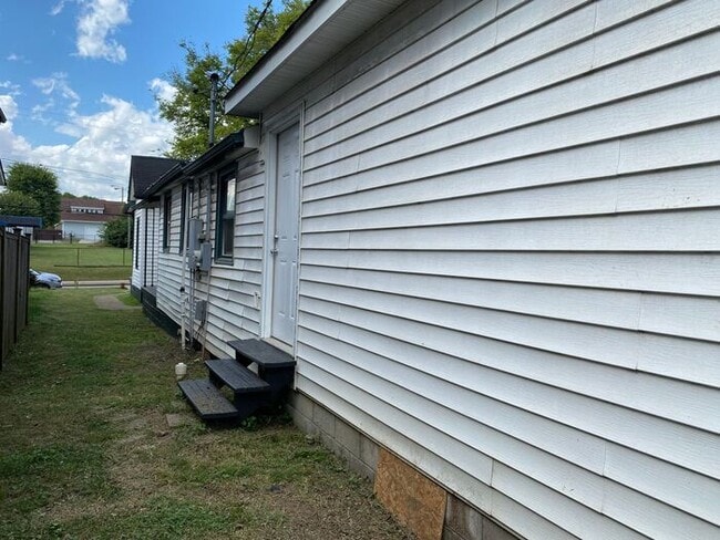 Building Photo - Germantown / Salemtown House for Rent!  2 Beds w/ extra rooms  + 2 full baths!