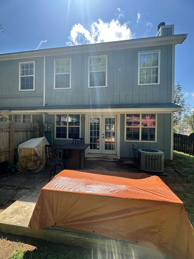 Building Photo - Foxhill Commons Subdivision!  Fully Furnis...