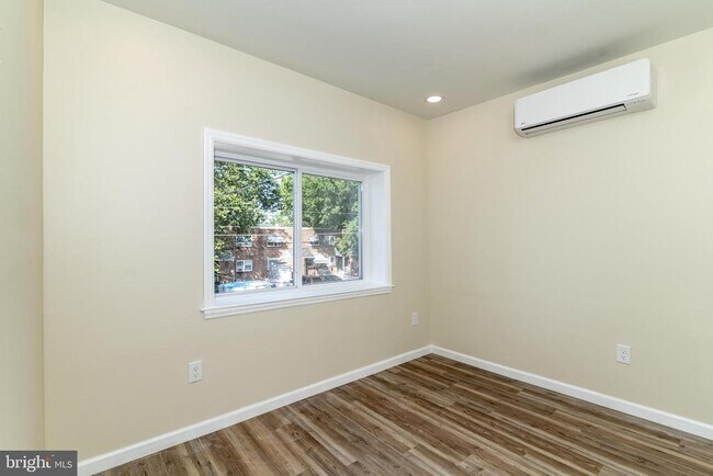 Building Photo - 505 Rand St
