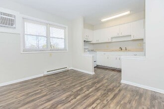 Building Photo - "$350 off if moved in by 7/10/26 - "Charming 2-Bedroom Haven with 950 Sq Ft of Cozy Comfort in In...