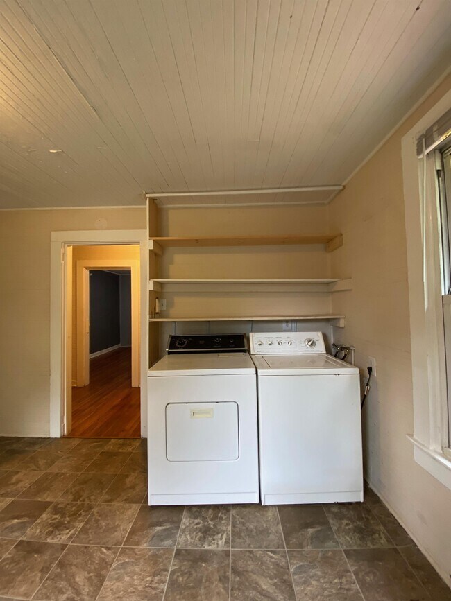 Building Photo - 1807 House Ave