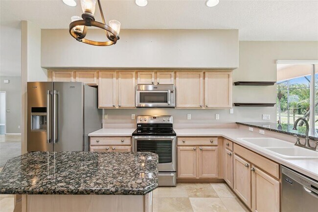 Building Photo - 237 Strathmore Cir
