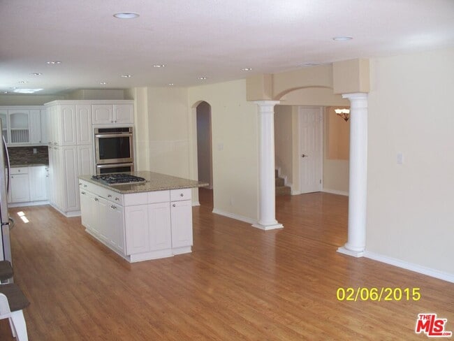 Building Photo - 7830 W 83rd St