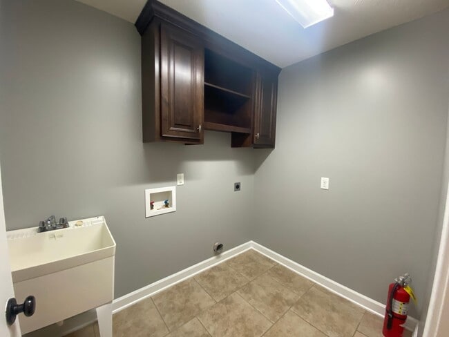 Building Photo - 5048 Planters Crossing