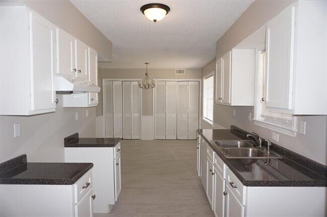 Building Photo - 5353 Scrivener Dr