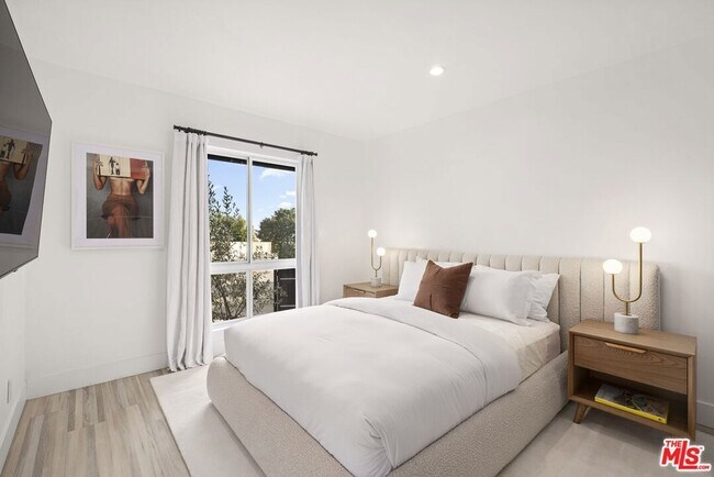 Building Photo - 9289 Swallow Dr