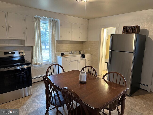 Building Photo - 15 Myers Rd