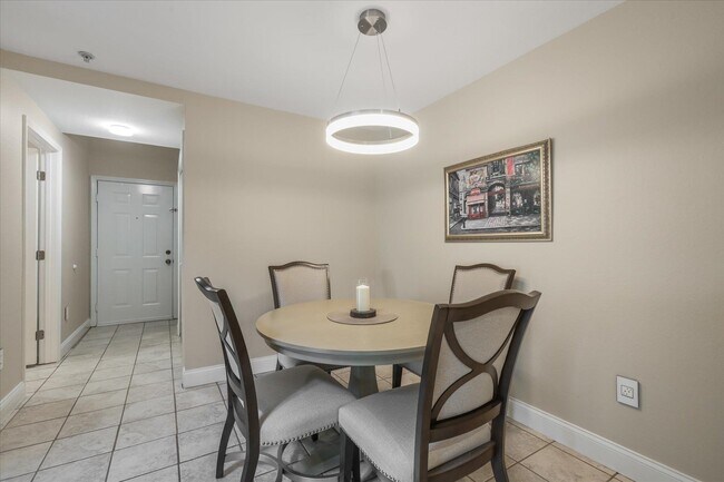 Building Photo - 2801 Chancellorsville Dr