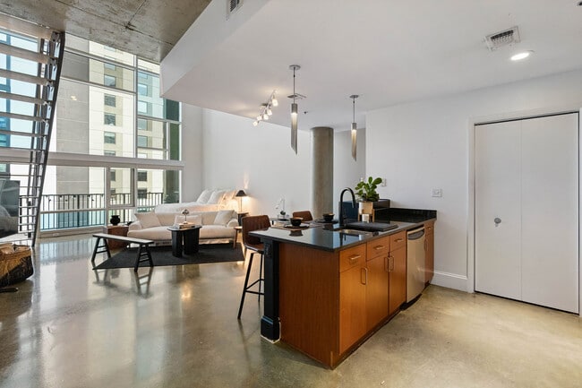 Building Photo - 845 Spring St NW