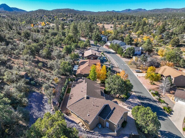 Building Photo - Extra spacious 3 bed 2 bath home in Kingsw...