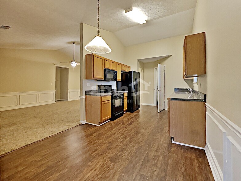 Building Photo - 451 Bellingham Dr