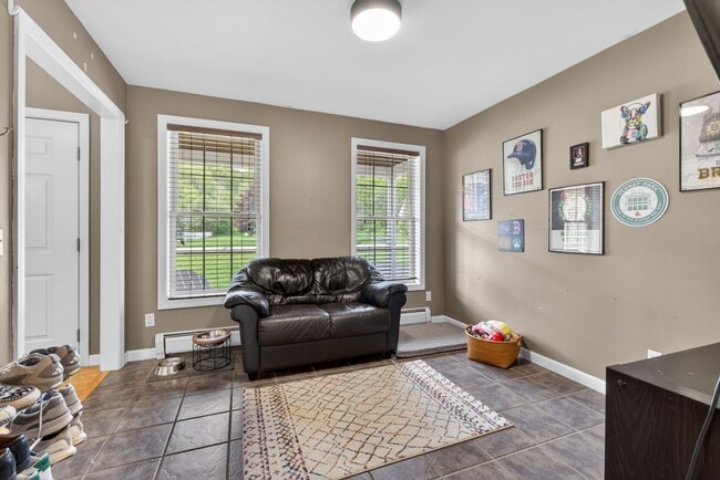 Building Photo - Spacious Stratham Home | Semi-In Ground Pool | Finished Basement | AVAILABLE AUGUST 1st