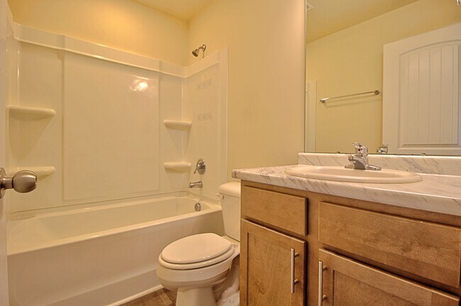 Building Photo - 711 Mill Creek Cir