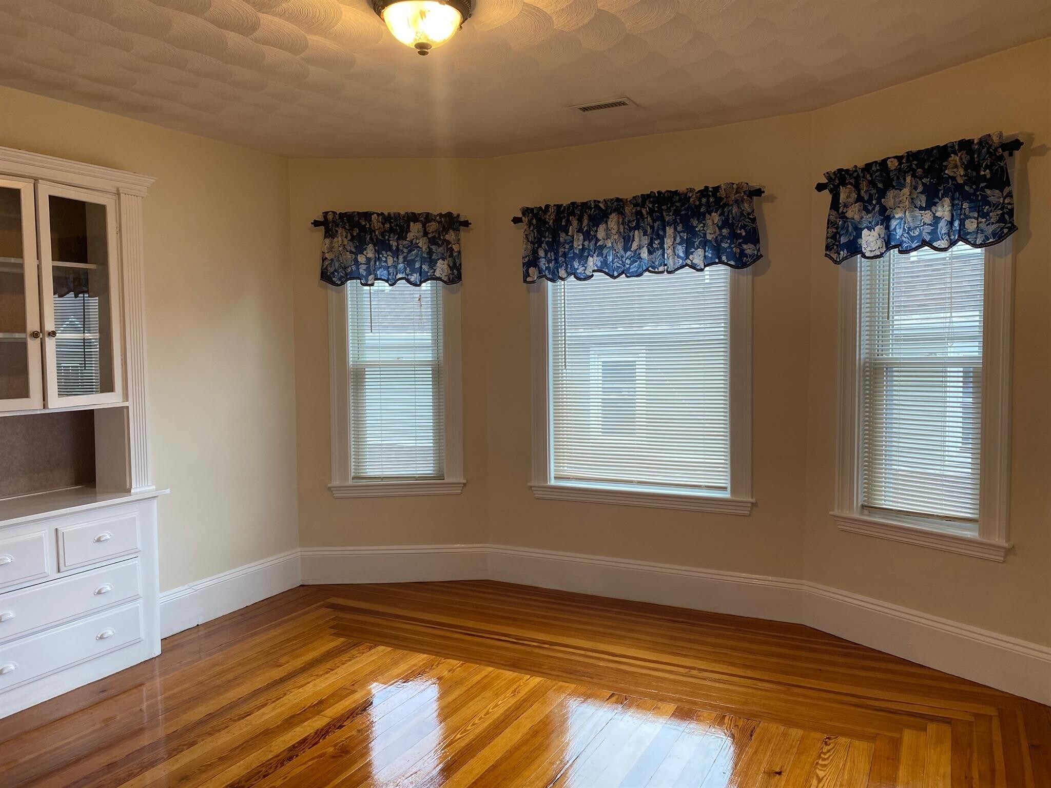 Building Photo - 188 Harvard St