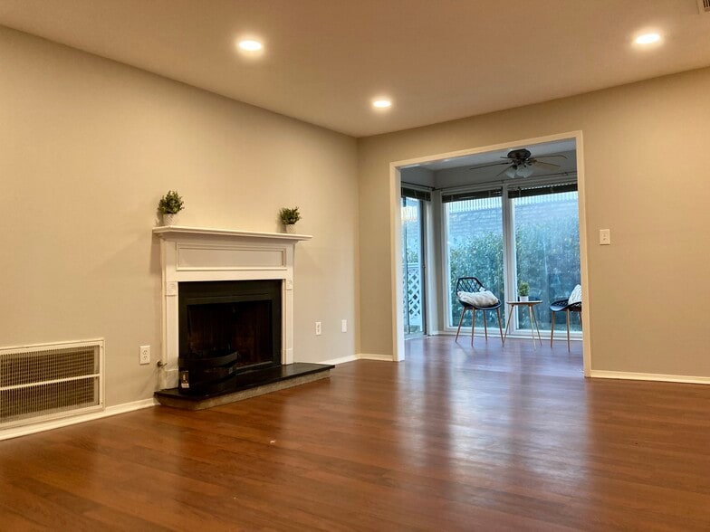 Living room with fireplace and recess lights - 1405 Vicksburg Plz