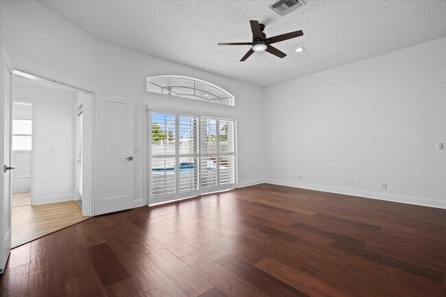 Building Photo - 244 Clocktower Dr