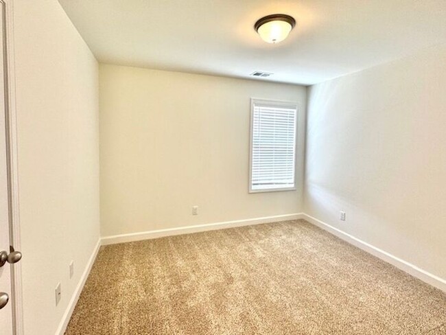 Building Photo - Move In Special! Half off of June Rent! Co...
