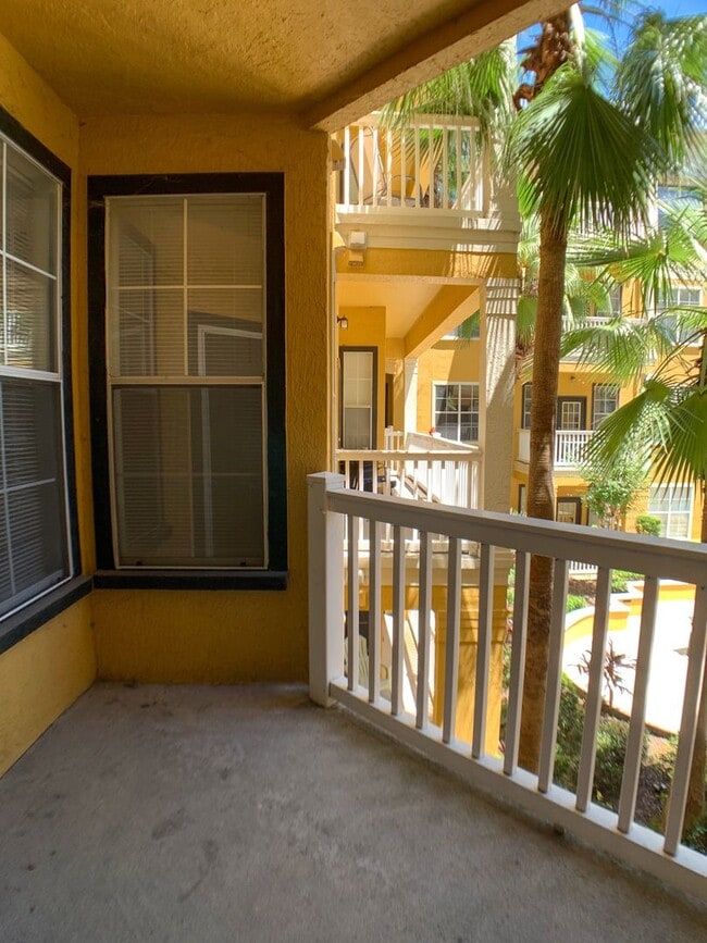 Building Photo - $600 Deposit* Beautiful 2/2 with pool view...