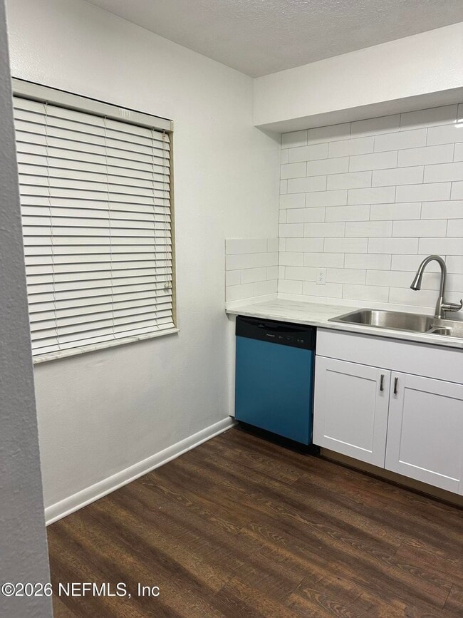 Building Photo - 394 Fortuna Ave