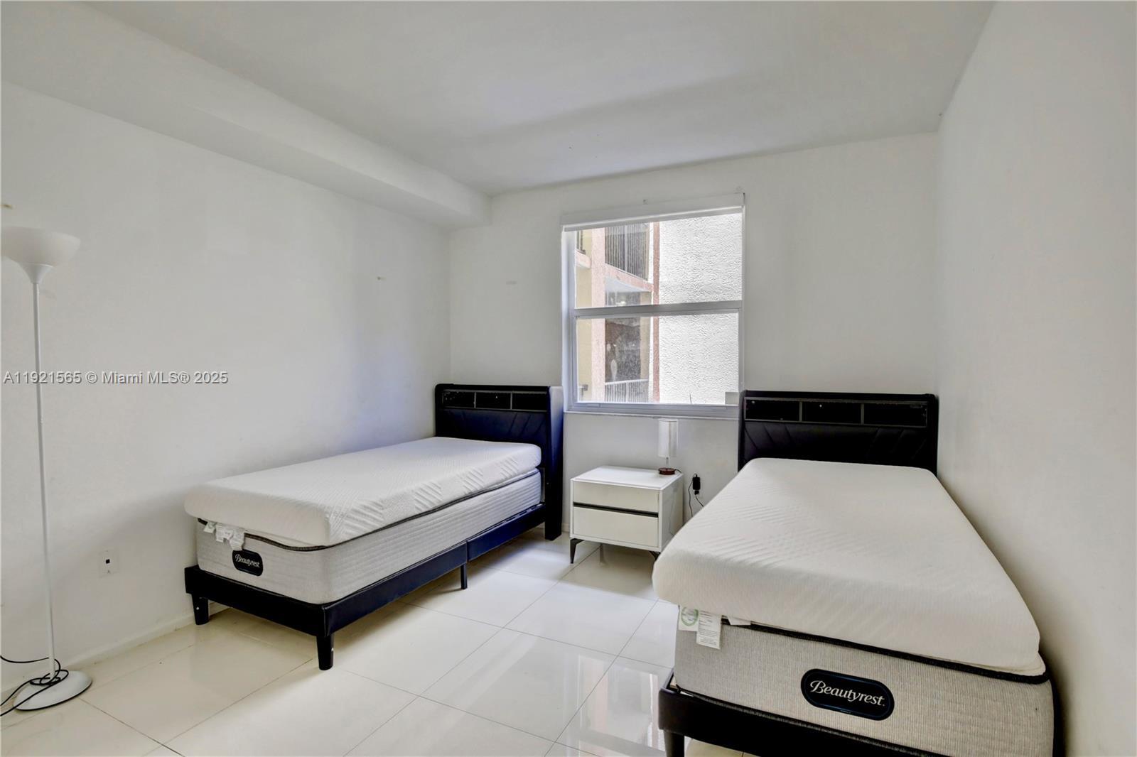 Building Photo - 17100 N Bay Rd