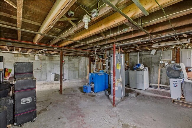 Building Photo - 82 Van Zandt Ave