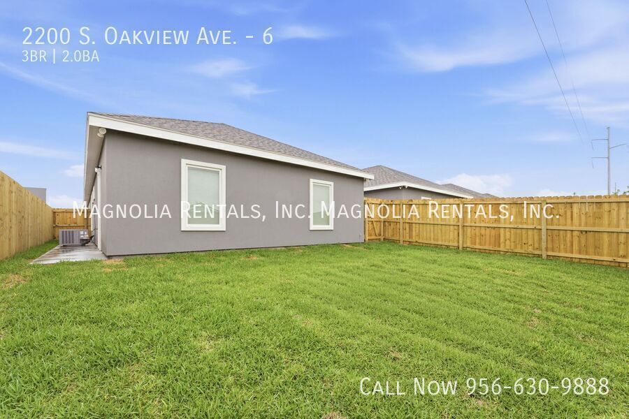 Building Photo - 2200 S Oakview Dr