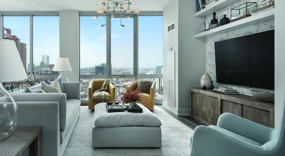 Building Photo - 912 N State St