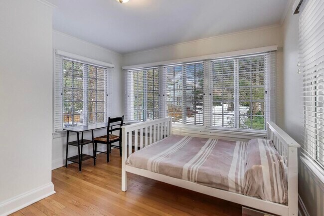 Building Photo - 1632 Wesley Ave