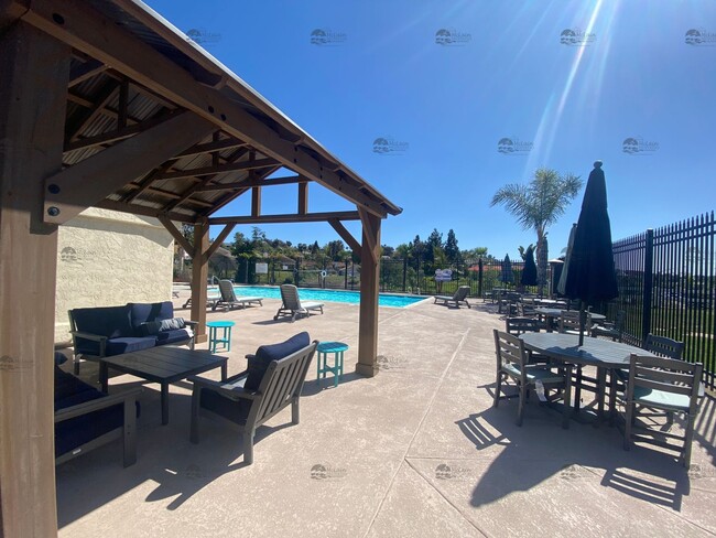 Building Photo - Updated 3BD/2BA with Air Conditioning