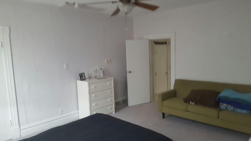 Building Photo - 320 W Sycamore St