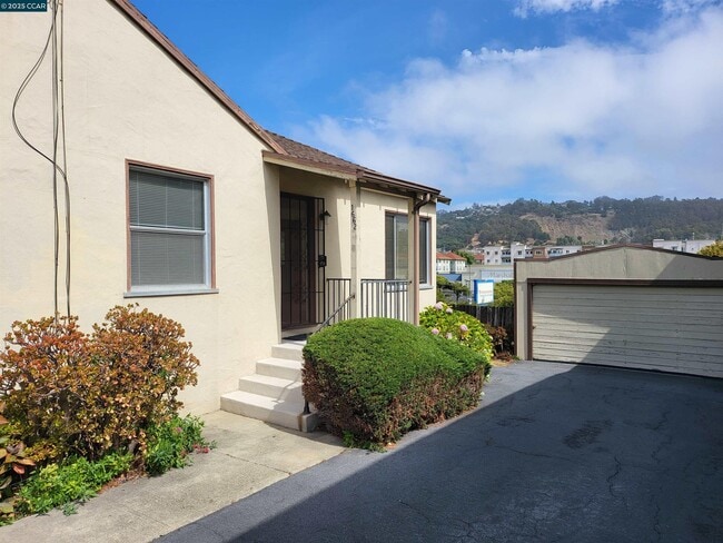 Primary Photo - 1662 San Benito St