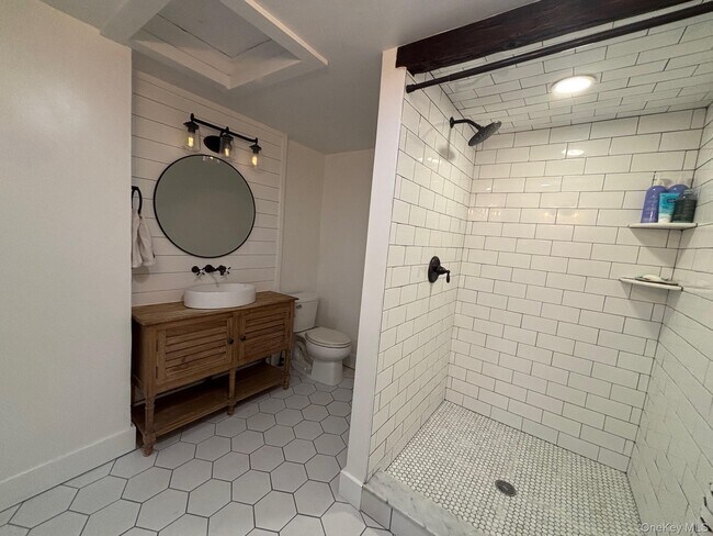 Building Photo - 269 Old Rte 304