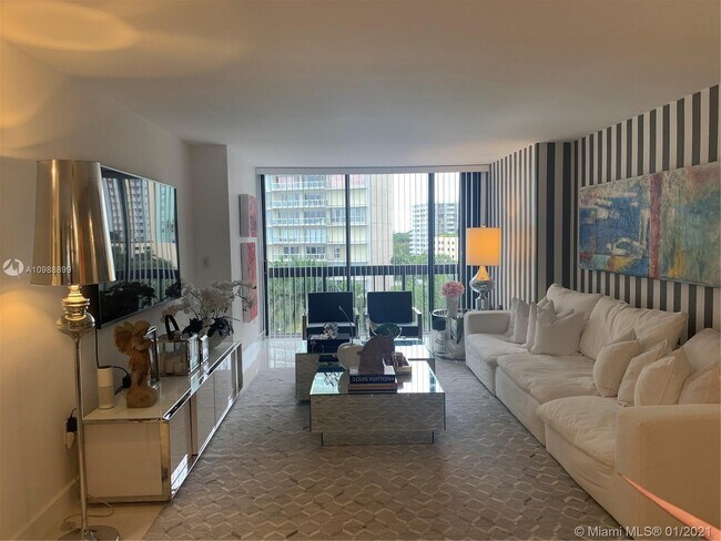 Building Photo - 2333 Brickell Ave