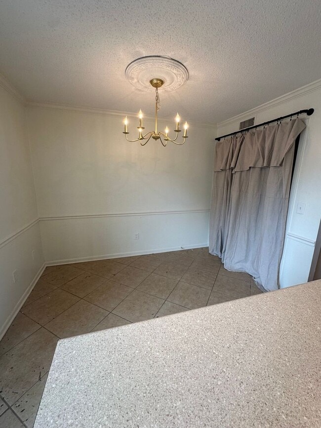 Building Photo - 2BD/1.5BA Townhouse located in East Memphis!