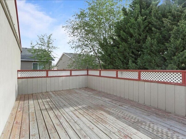 Building Photo - 526 S 40th Ave