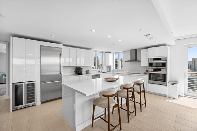 Building Photo - 612 Bayshore Dr