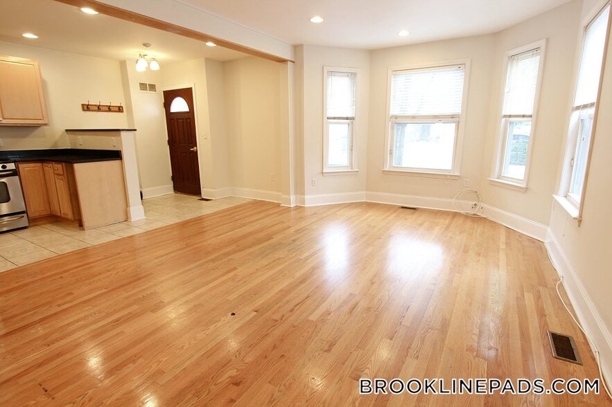 Building Photo - 25 Aspinwall Ave