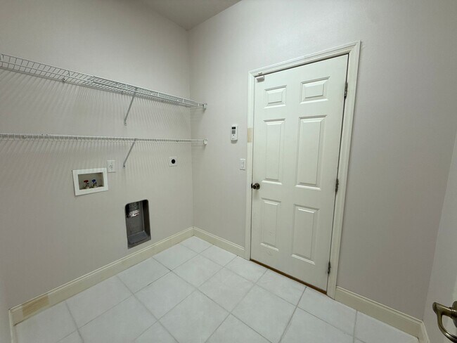 Building Photo - Lake Diamond Golf and County Club Pool Hom...