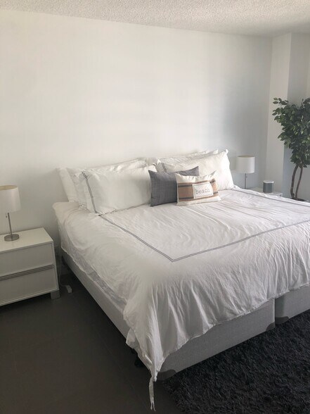 Building Photo - 3550 Galt Ocean Dr