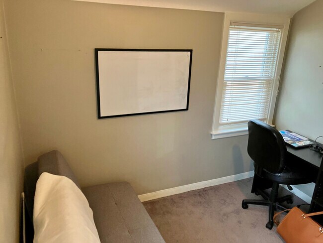 Building Photo - 190 Whitehall Ave