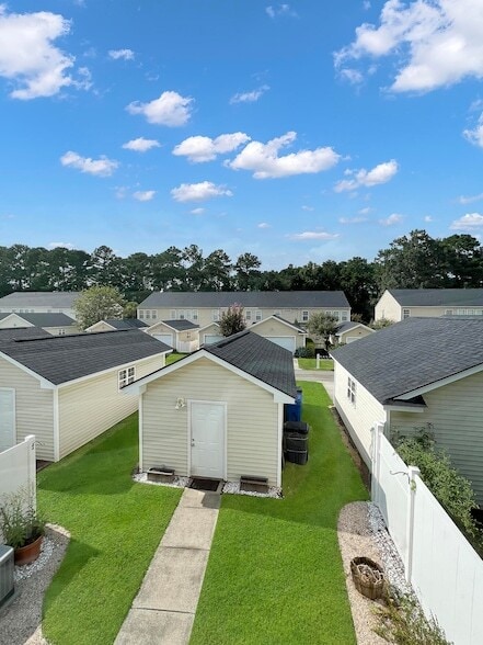 Building Photo - 4824 Willow Brook Ln