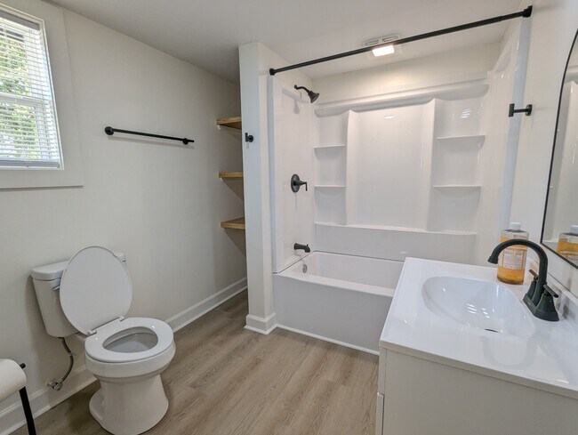 Building Photo - 108 Brown St