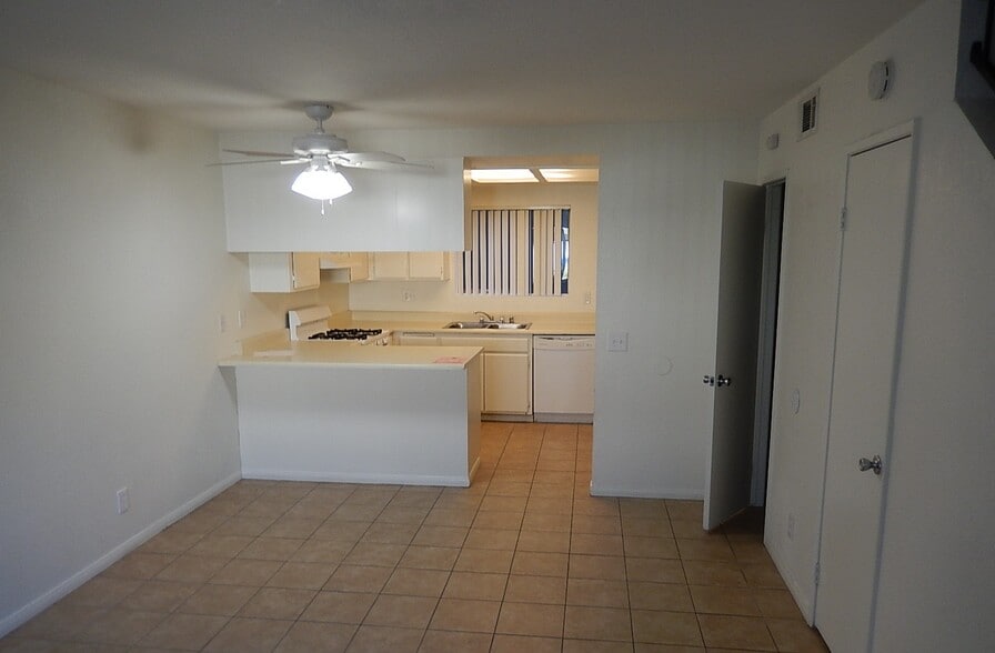 Primary Photo - 28691 Calle del Lago