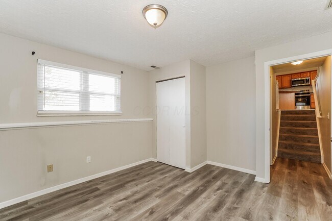 Building Photo - 5560 Mid Day Dr