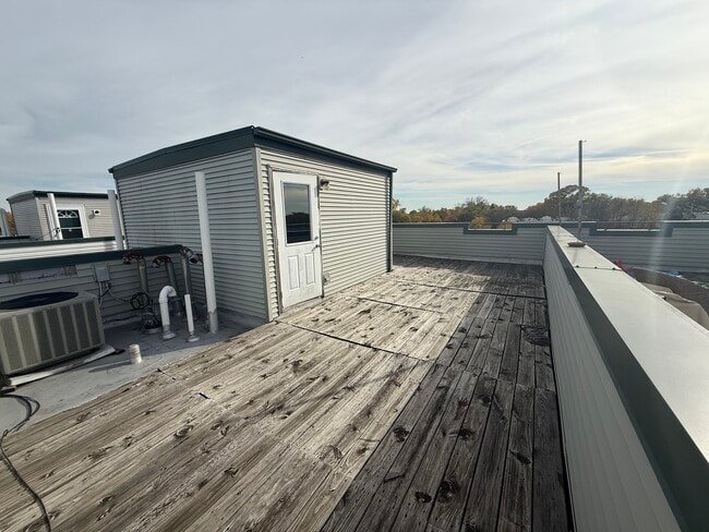 Building Photo - 7008 W Medill Ave