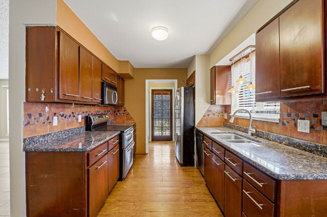 Building Photo - 3-Bedroom Duplex with Refrigerated AC.