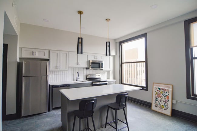 Building Photo - The Carrara on Farnam