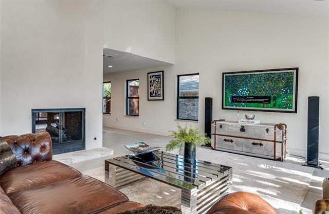 Building Photo - 9611 Fallbrook Dr
