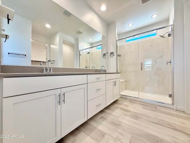 Building Photo - 3266 E Wild Dr